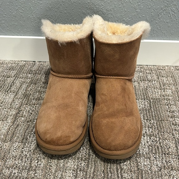 UGG: Women’s Mini Bailey Bow ll Boot - Picture 3 of 6